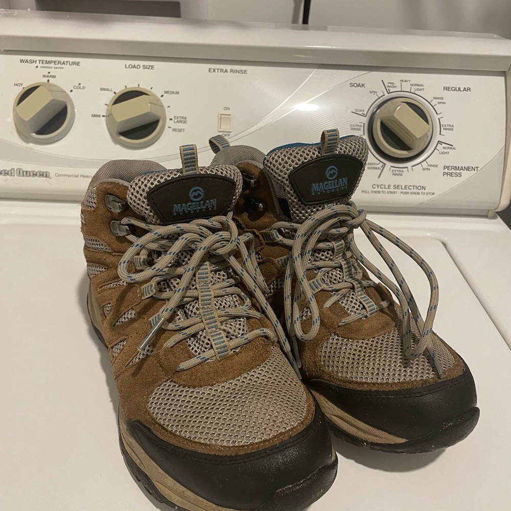 Magellan Outdoors Womens hiking boots